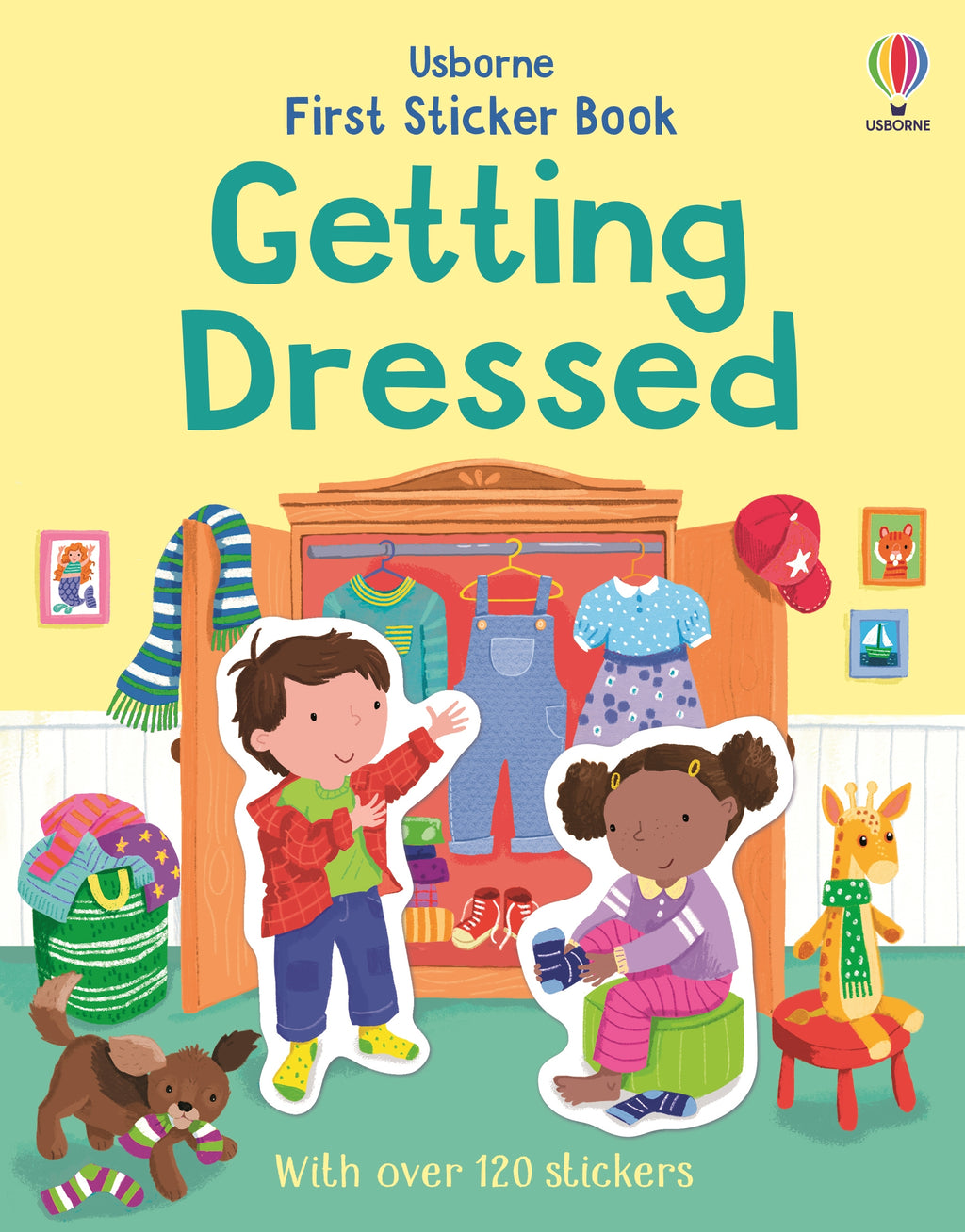 Coperta cărții „First Sticker Book Getting Dressed” – carte cu stickere Usborne pentru copii 3+ ani